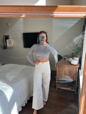 Fitted Cropped Long-Sleeve Top in Light Blue/Gray